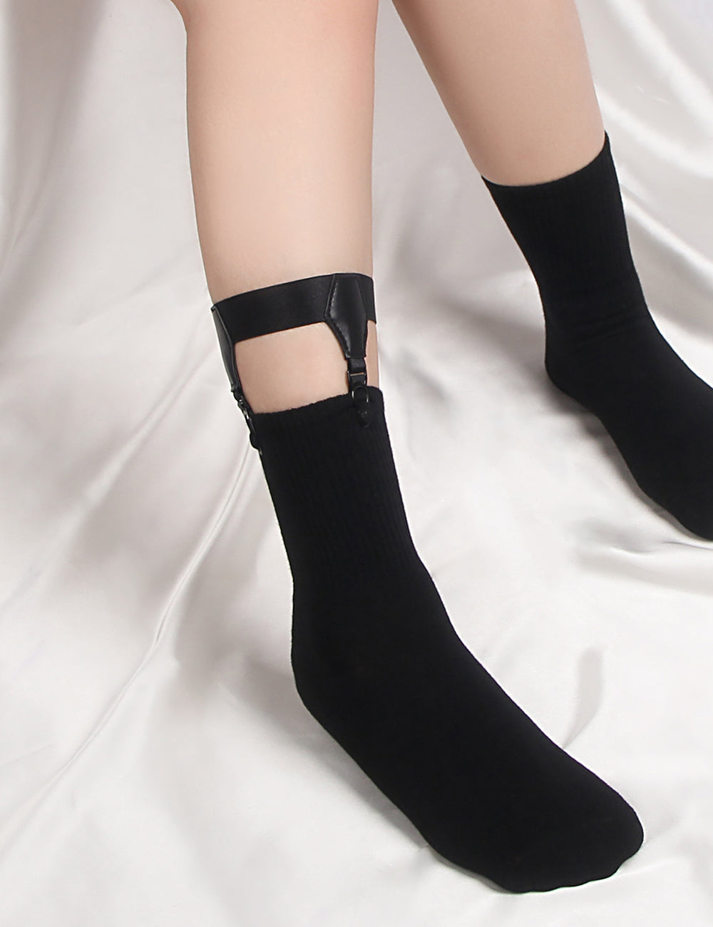 Black non-slip single leg loop with clip