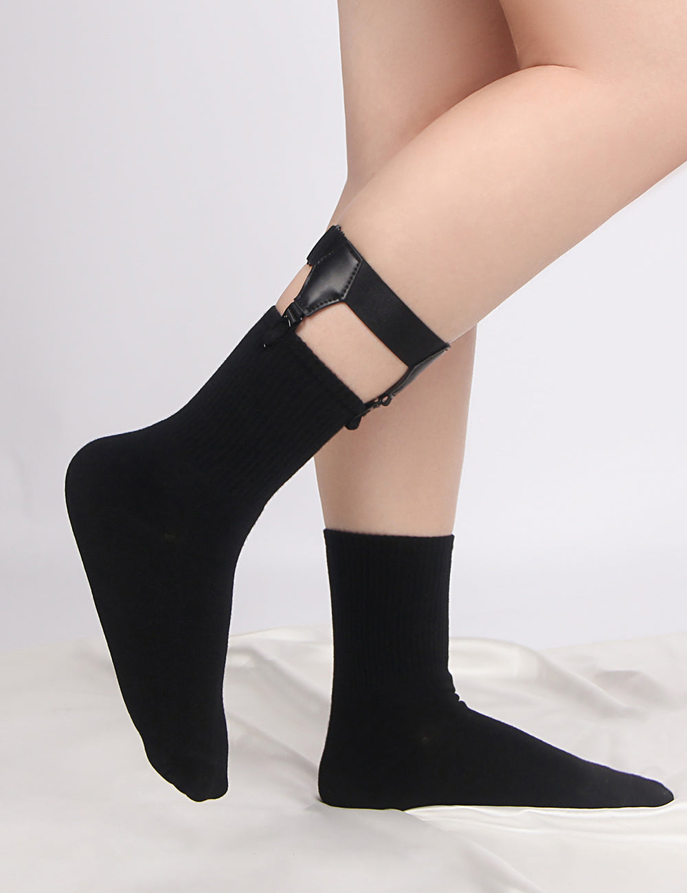 Black non-slip single leg loop with clip