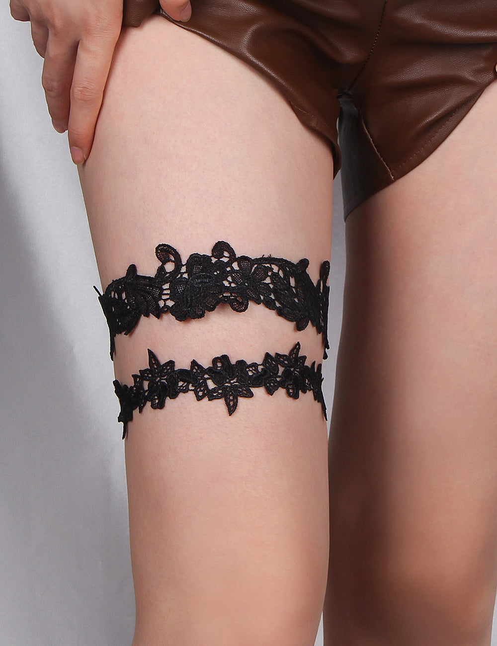 Black Sexy Floral Lace Bow Leg Ring