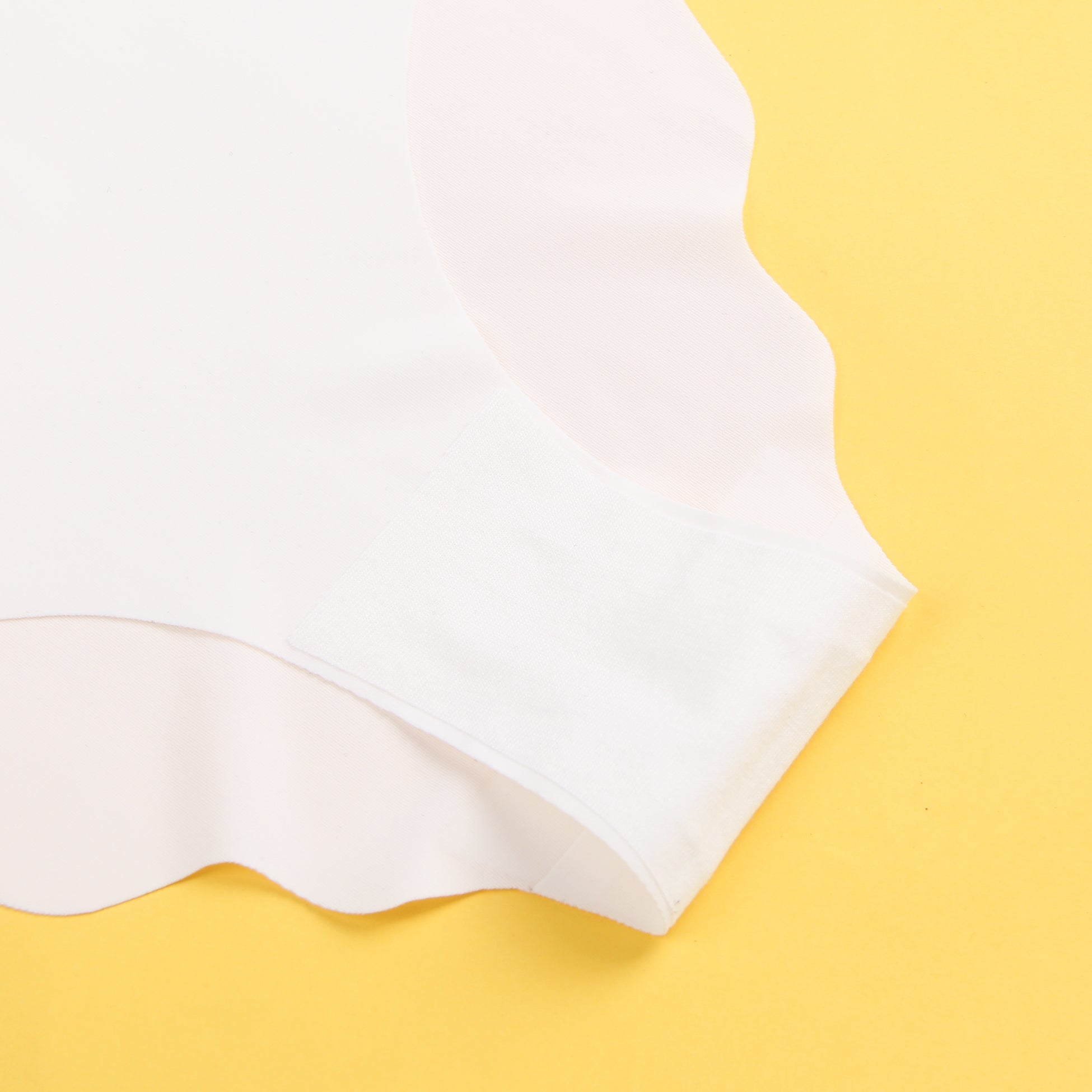 White Sexy Ice Silk Wavy Edge Seamless Panty